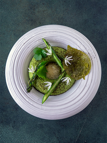 Groene aspergemousse met een fondue van Parmezaan