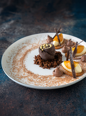 Kerstdessert met vanillebavarois, koffie en chocolade